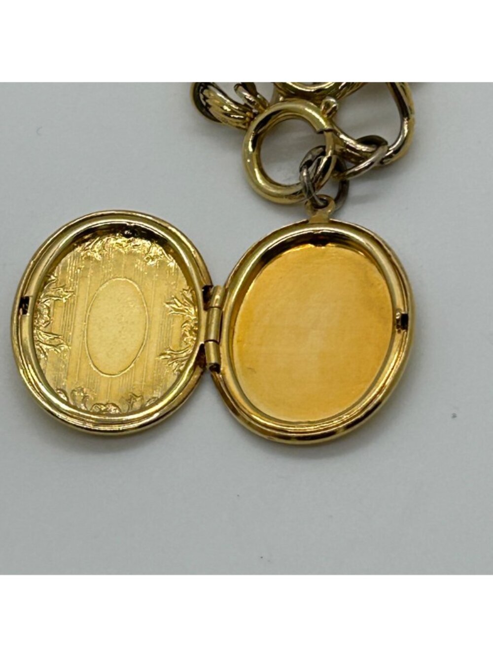 Vintage Gold Locket Charm Bracelet Chunky Textured Curb Link Chain Estate Jewelr - Picture 5 of 11